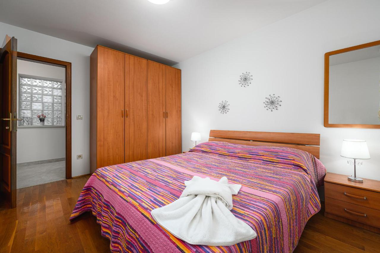 Stancija Amorozo 6 Apartment Porec
